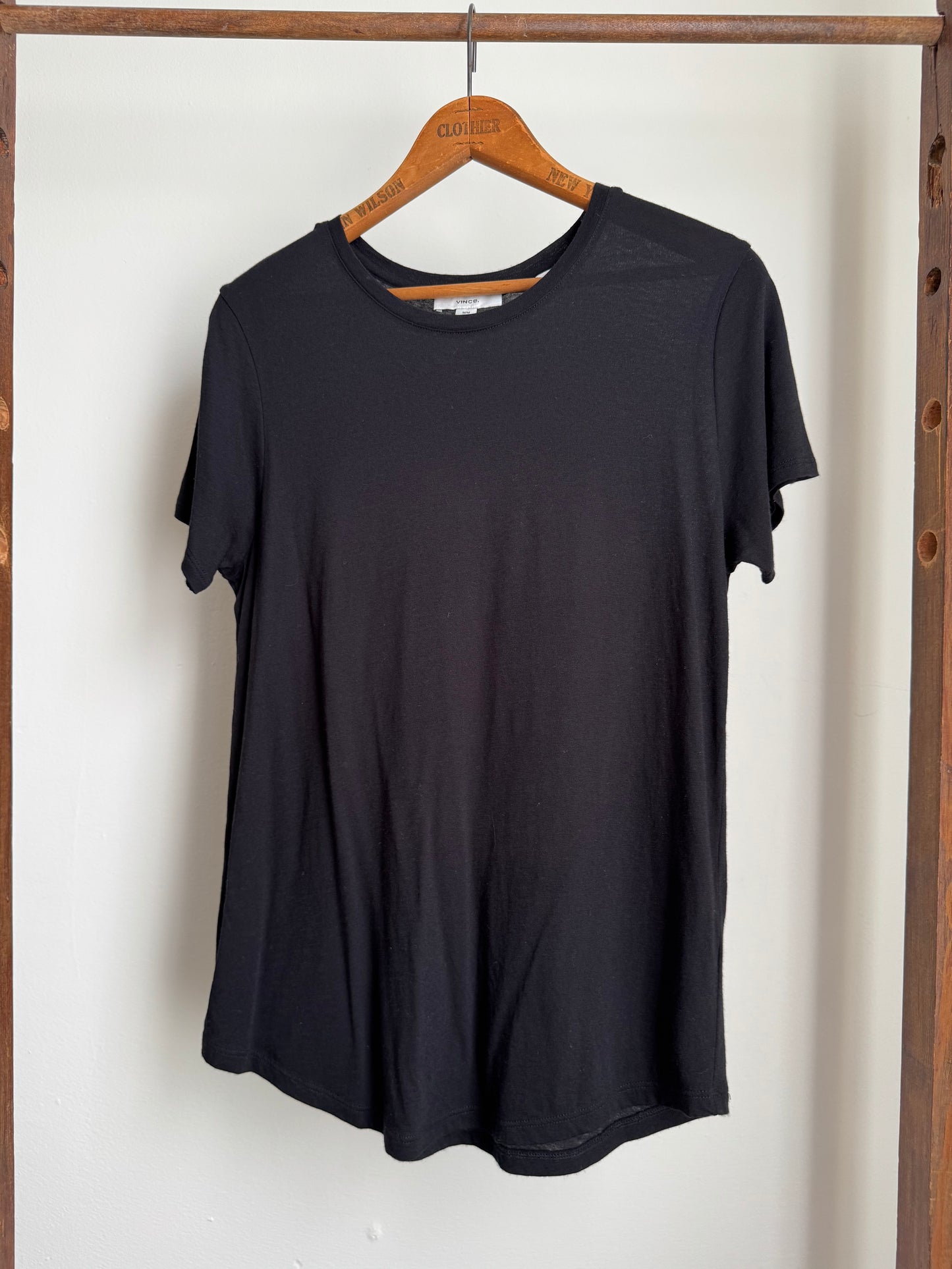 Vince Fitted Tee in Black