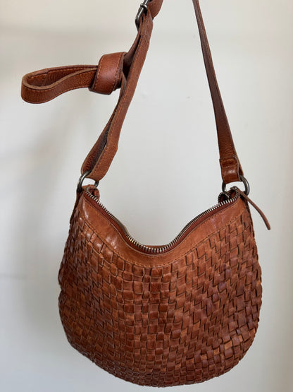 Vilenca Holland Woven Leather Bag in Cognac