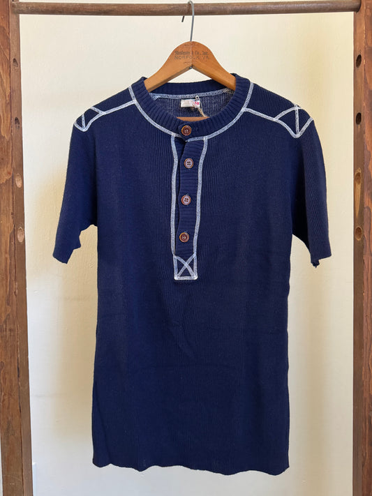 Vintage Arrow Knit Short Sleeve Henley in Navy