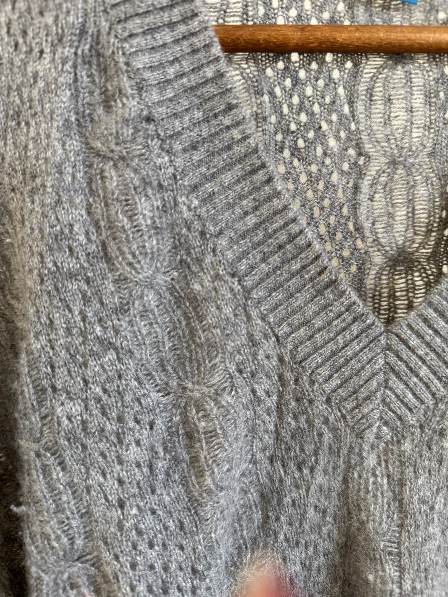 White & Warren Cashmere Sweater in Grey