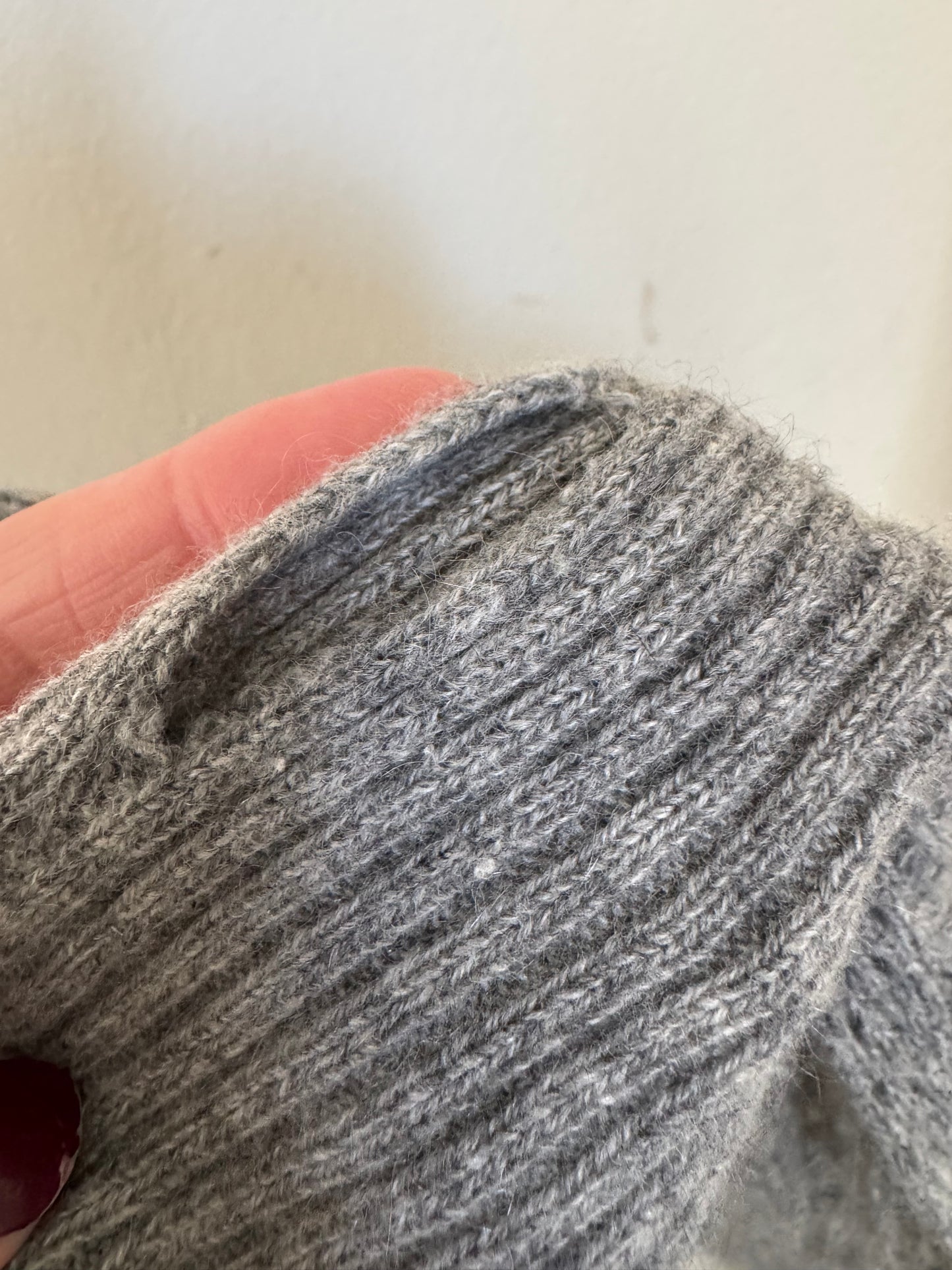 White & Warren Cashmere Sweater in Grey
