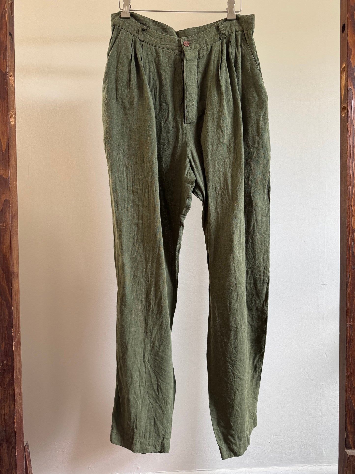 Vintage Go Linen Pleated Tapered Pant in Olive