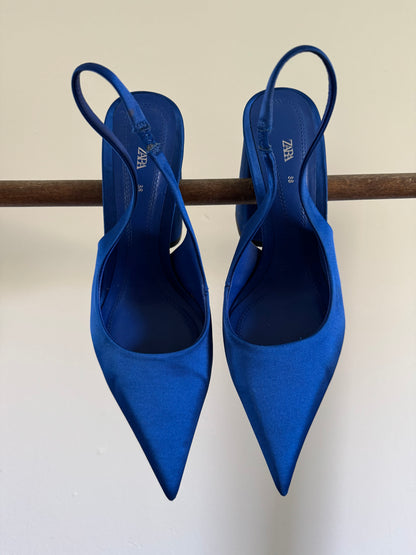 Reclaimed Zara Pointed Toe Chunky Heel in Electric Blue