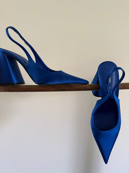 Reclaimed Zara Pointed Toe Chunky Heel in Electric Blue
